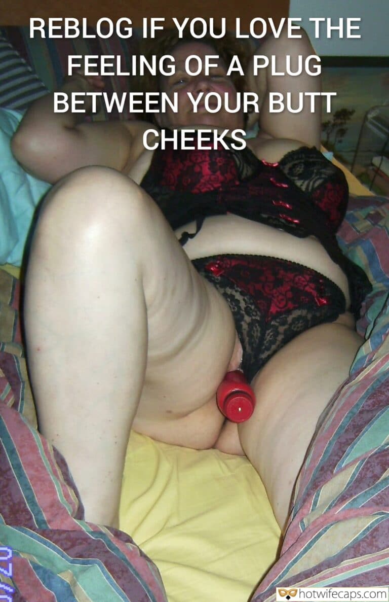 Curvy MILF Loves Her Red Plug Deep in Her Ass